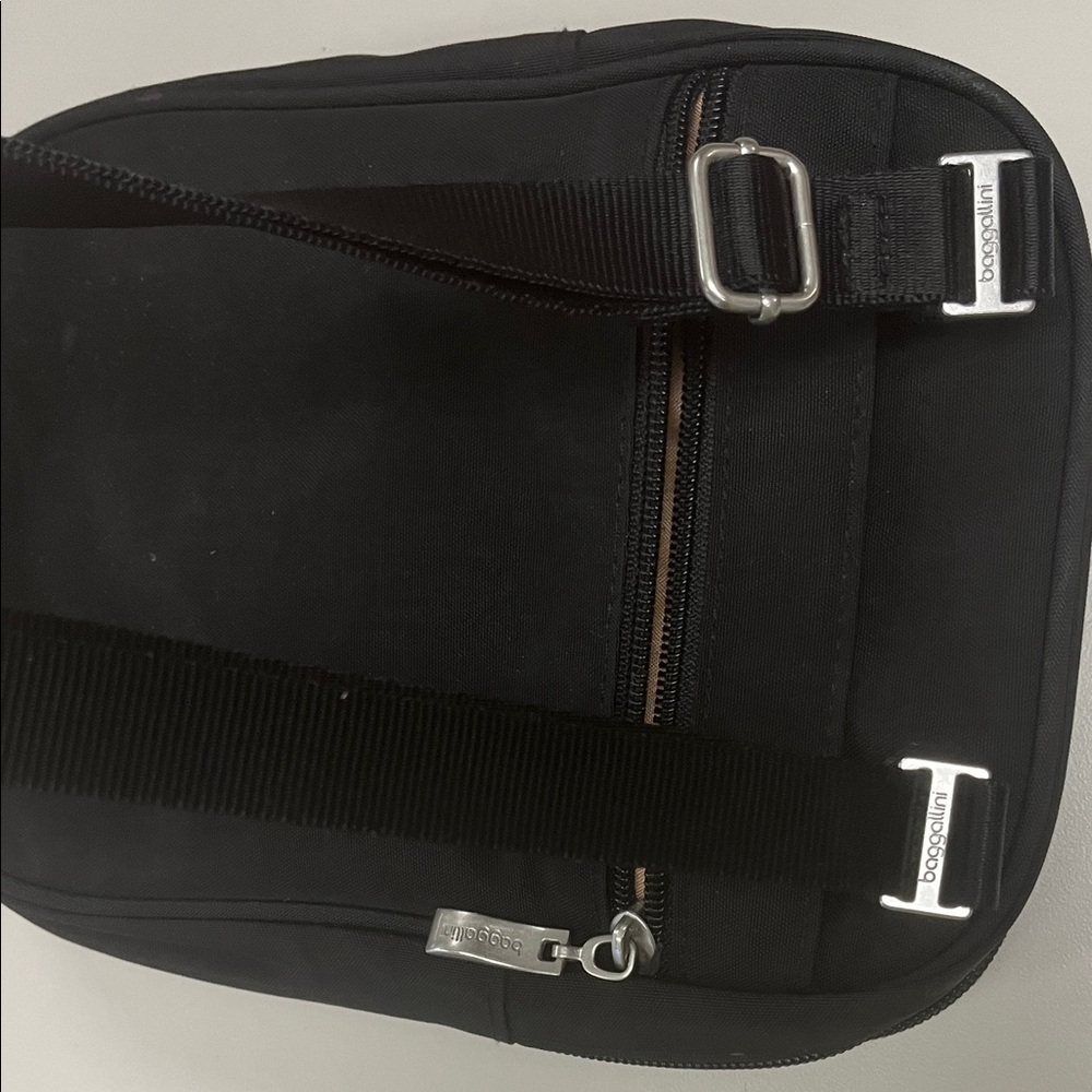 Baggallini Black Messenger Bag unisex item - Picture 13 of 13